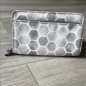 Thirty-One Silver Hexagon Pattern Wallet